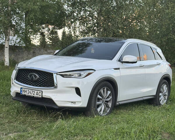Белый Инфинити QX50, объемом двигателя 2 л и пробегом 126 тыс. км за 27000 $, фото 1 на Automoto.ua