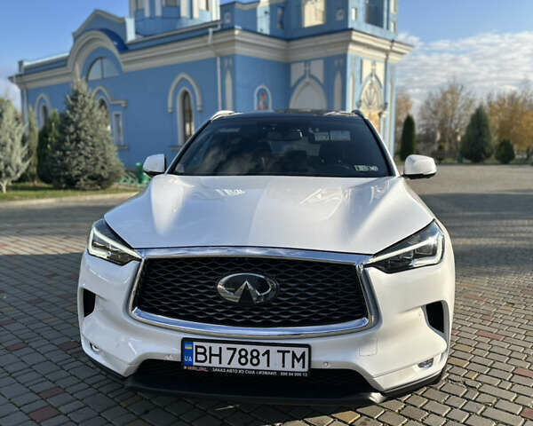 Белый Инфинити QX50, объемом двигателя 2 л и пробегом 126 тыс. км за 23000 $, фото 1 на Automoto.ua
