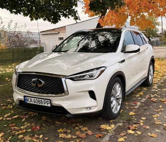 Белый Инфинити QX50, объемом двигателя 2 л и пробегом 117 тыс. км за 26500 $, фото 1 на Automoto.ua