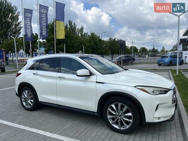 Білий Інфініті QX50, об'ємом двигуна 2 л та пробігом 123 тис. км за 22900 $, фото 1 на Automoto.ua
