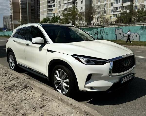 Белый Инфинити QX50, объемом двигателя 2 л и пробегом 66 тыс. км за 29999 $, фото 1 на Automoto.ua