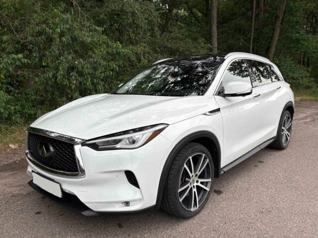 Белый Инфинити QX50, объемом двигателя 2 л и пробегом 72 тыс. км за 15000 $, фото 1 на Automoto.ua