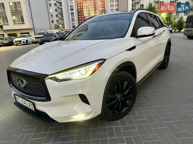 Белый Инфинити QX50, объемом двигателя 2 л и пробегом 124 тыс. км за 25500 $, фото 1 на Automoto.ua