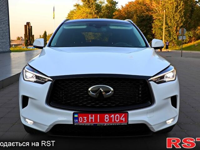 Белый Инфинити QX50, объемом двигателя 2 л и пробегом 85 тыс. км за 21999 $, фото 1 на Automoto.ua