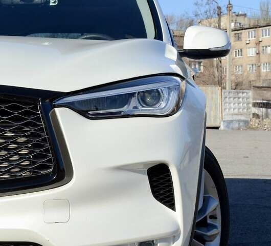 Білий Інфініті QX50, об'ємом двигуна 2 л та пробігом 41 тис. км за 32000 $, фото 1 на Automoto.ua