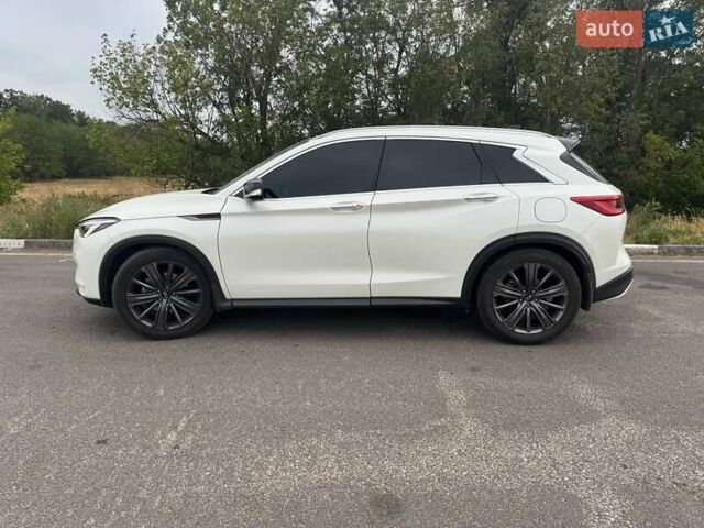 Белый Инфинити QX50, объемом двигателя 1.99 л и пробегом 55 тыс. км за 28000 $, фото 1 на Automoto.ua