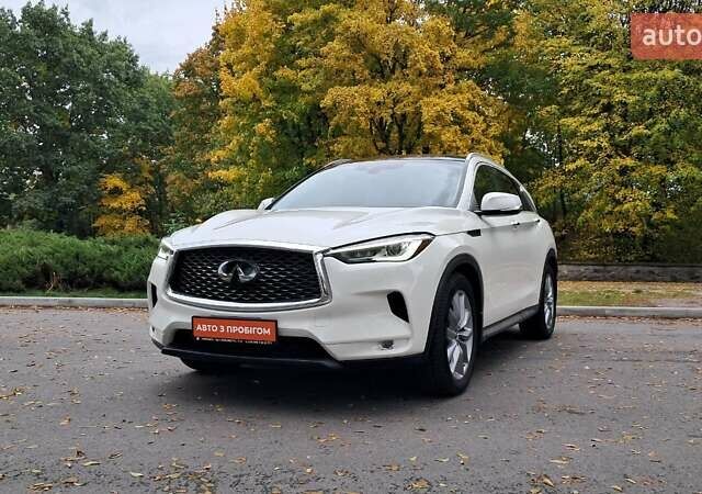 Белый Инфинити QX50, объемом двигателя 2 л и пробегом 74 тыс. км за 24900 $, фото 1 на Automoto.ua