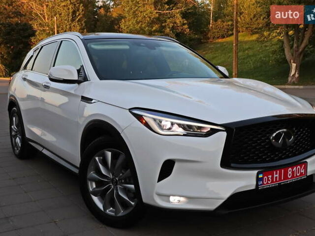 Белый Инфинити QX50, объемом двигателя 2 л и пробегом 84 тыс. км за 21999 $, фото 1 на Automoto.ua
