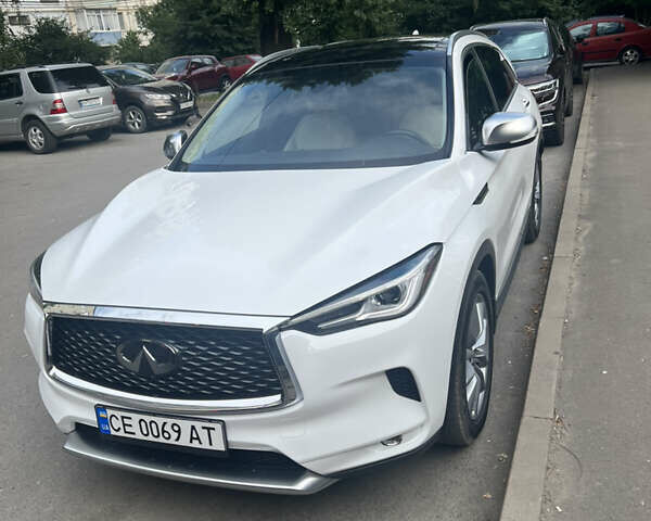 Белый Инфинити QX50, объемом двигателя 2 л и пробегом 107 тыс. км за 27500 $, фото 1 на Automoto.ua