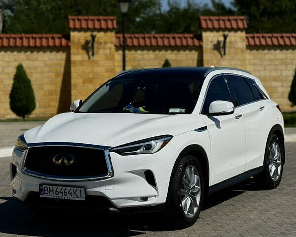 Белый Инфинити QX50, объемом двигателя 2 л и пробегом 60 тыс. км за 25000 $, фото 1 на Automoto.ua