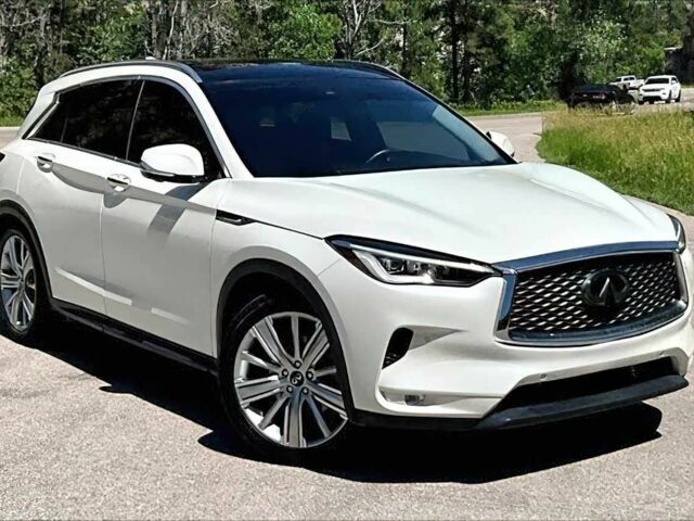 Белый Инфинити QX50, объемом двигателя 2 л и пробегом 31 тыс. км за 13000 $, фото 1 на Automoto.ua