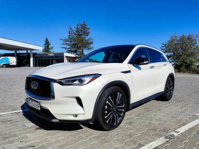 Белый Инфинити QX50, объемом двигателя 2 л и пробегом 82 тыс. км за 29900 $, фото 1 на Automoto.ua