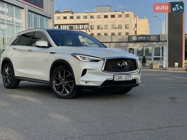 Белый Инфинити QX50, объемом двигателя 1.99 л и пробегом 34 тыс. км за 34999 $, фото 1 на Automoto.ua