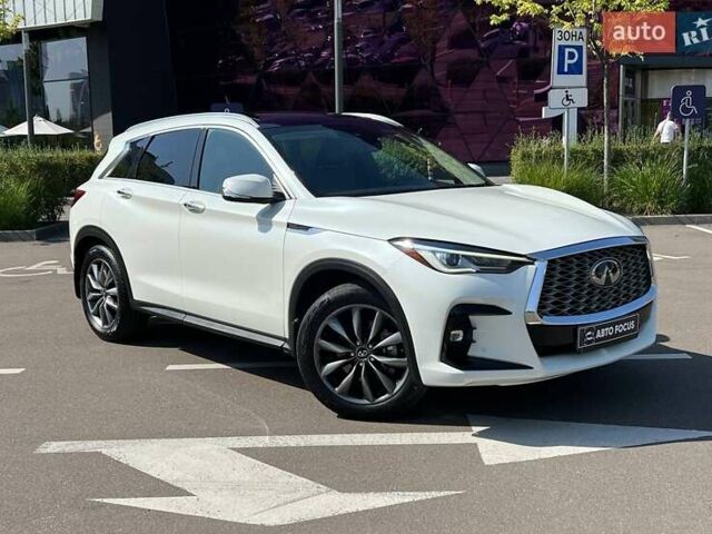 Белый Инфинити QX50, объемом двигателя 2 л и пробегом 75 тыс. км за 25490 $, фото 1 на Automoto.ua
