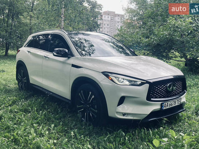 Белый Инфинити QX50, объемом двигателя 1.99 л и пробегом 13 тыс. км за 36000 $, фото 1 на Automoto.ua