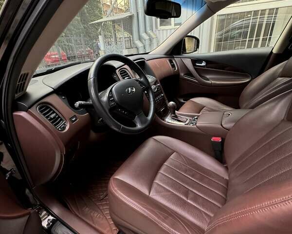Чорний Інфініті QX50, об'ємом двигуна 3.7 л та пробігом 57 тис. км за 15999 $, фото 1 на Automoto.ua