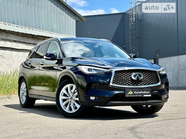 Чорний Інфініті QX50, об'ємом двигуна 2 л та пробігом 52 тис. км за 28999 $, фото 1 на Automoto.ua