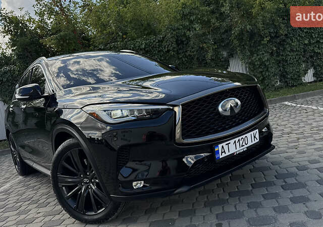Чорний Інфініті QX50, об'ємом двигуна 2 л та пробігом 54 тис. км за 25888 $, фото 1 на Automoto.ua