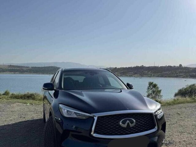 Черный Инфинити QX50, объемом двигателя 2 л и пробегом 80 тыс. км за 15300 $, фото 1 на Automoto.ua