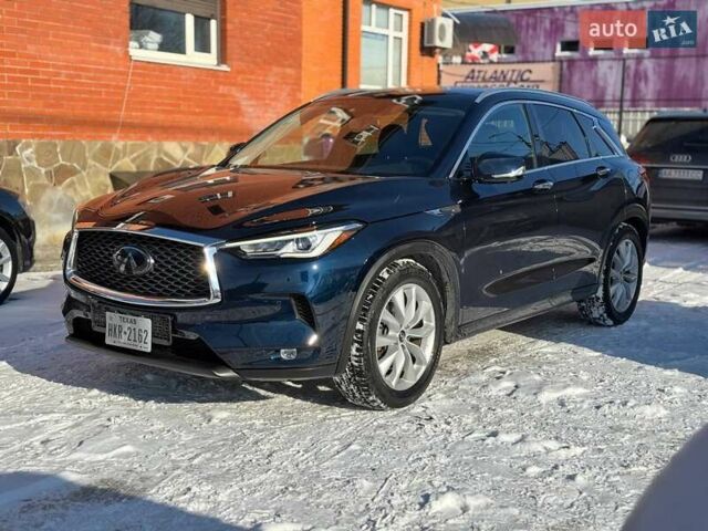 Черный Инфинити QX50, объемом двигателя 2 л и пробегом 64 тыс. км за 23900 $, фото 1 на Automoto.ua