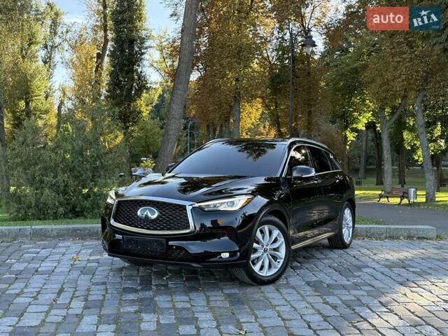 Черный Инфинити QX50, объемом двигателя 2 л и пробегом 84 тыс. км за 23999 $, фото 1 на Automoto.ua