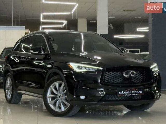 Черный Инфинити QX50, объемом двигателя 2 л и пробегом 80 тыс. км за 25999 $, фото 1 на Automoto.ua