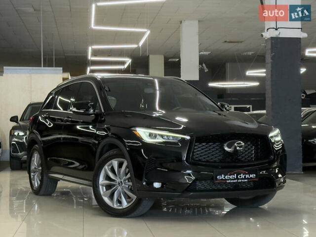 Чорний Інфініті QX50, об'ємом двигуна 2 л та пробігом 80 тис. км за 24499 $, фото 1 на Automoto.ua