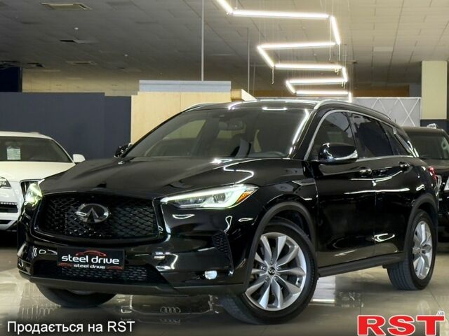 Черный Инфинити QX50, объемом двигателя 2 л и пробегом 80 тыс. км за 25999 $, фото 1 на Automoto.ua