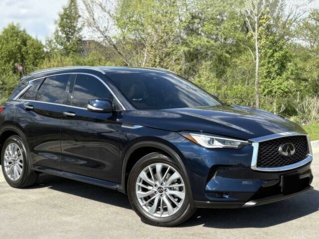 Чорний Інфініті QX50, об'ємом двигуна 2 л та пробігом 40 тис. км за 11000 $, фото 1 на Automoto.ua