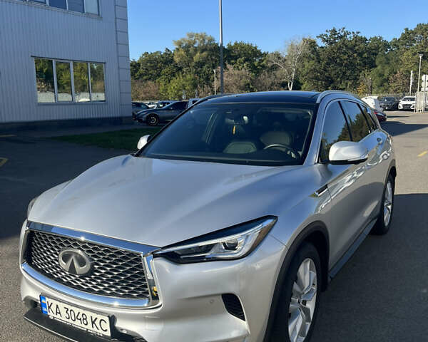 Серый Инфинити QX50, объемом двигателя 2 л и пробегом 48 тыс. км за 21300 $, фото 1 на Automoto.ua