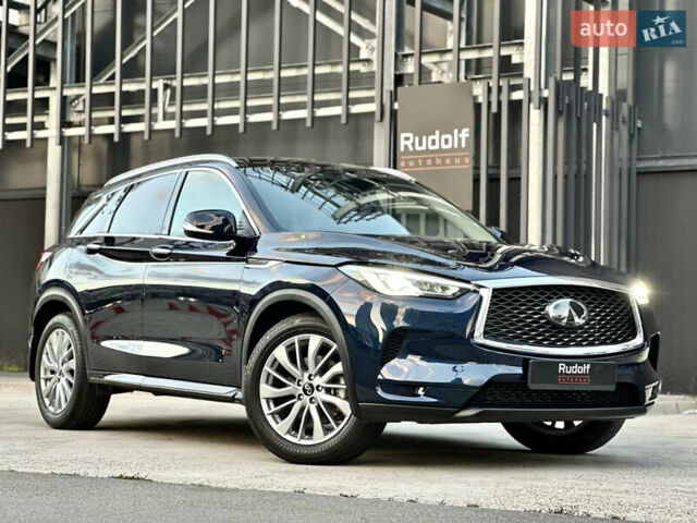 Синий Инфинити QX50, объемом двигателя 2 л и пробегом 16 тыс. км за 31900 $, фото 1 на Automoto.ua