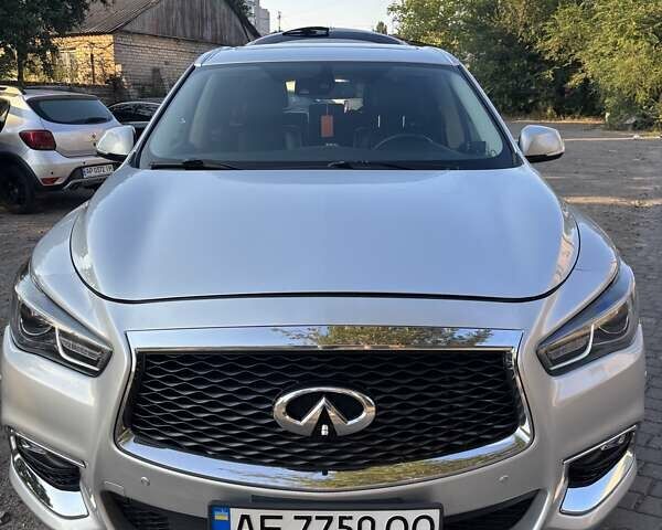 Сірий Інфініті QX60, об'ємом двигуна 3.5 л та пробігом 175 тис. км за 17500 $, фото 1 на Automoto.ua