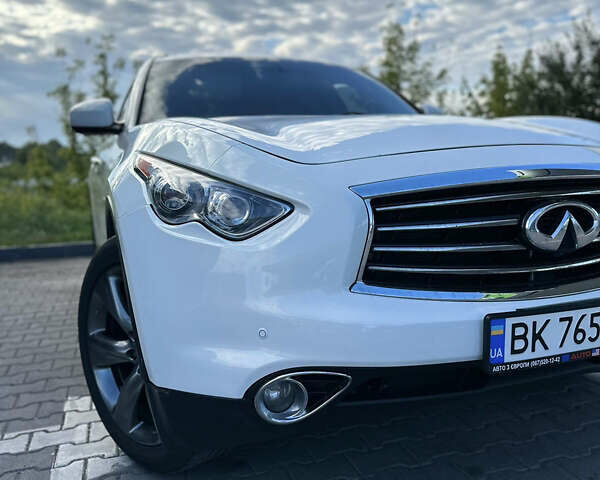 Білий Інфініті QX70, об'ємом двигуна 3.7 л та пробігом 190 тис. км за 22700 $, фото 1 на Automoto.ua