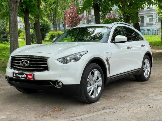 Белый Инфинити QX70, объемом двигателя 3.7 л и пробегом 85 тыс. км за 23290 $, фото 1 на Automoto.ua
