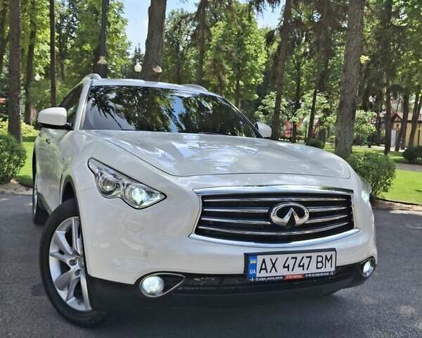 Белый Инфинити QX70, объемом двигателя 2.99 л и пробегом 137 тыс. км за 20700 $, фото 1 на Automoto.ua