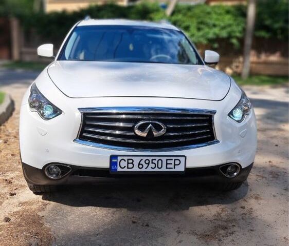 Білий Інфініті QX70, об'ємом двигуна 3.7 л та пробігом 180 тис. км за 311 $, фото 1 на Automoto.ua