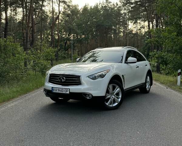 Белый Инфинити QX70, объемом двигателя 3.7 л и пробегом 175 тыс. км за 14900 $, фото 1 на Automoto.ua