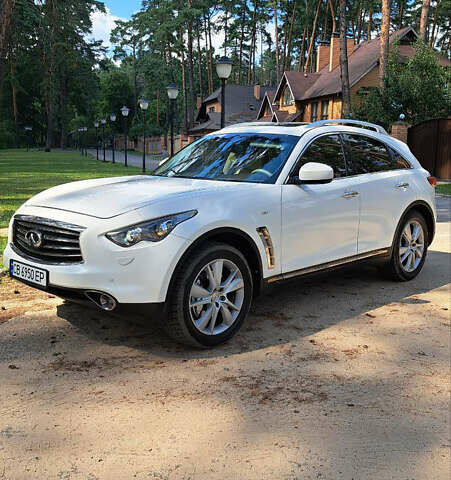 Білий Інфініті QX70, об'ємом двигуна 3.7 л та пробігом 180 тис. км за 12999 $, фото 1 на Automoto.ua