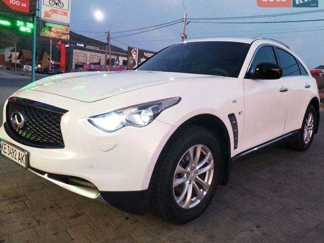 Белый Инфинити QX70, объемом двигателя 3.7 л и пробегом 162 тыс. км за 18999 $, фото 1 на Automoto.ua