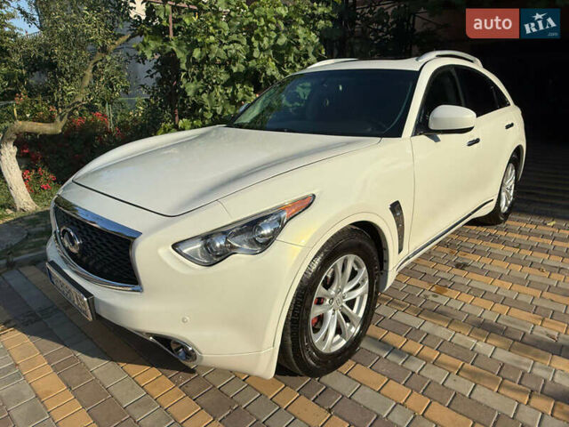 Білий Інфініті QX70, об'ємом двигуна 3.7 л та пробігом 84 тис. км за 16900 $, фото 1 на Automoto.ua