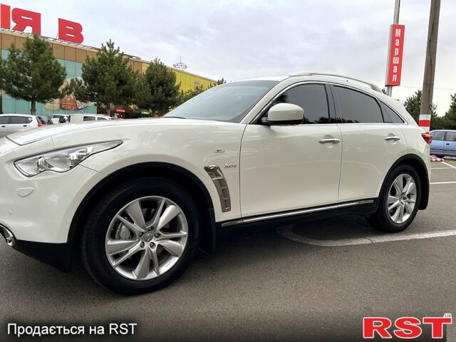 Белый Инфинити QX70, объемом двигателя 3 л и пробегом 128 тыс. км за 19800 $, фото 1 на Automoto.ua
