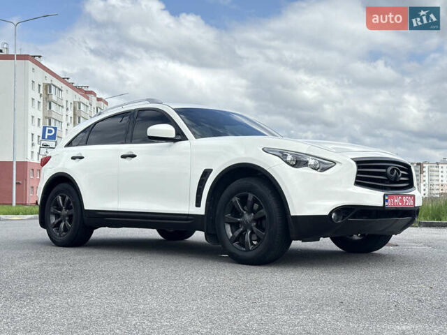 Білий Інфініті QX70, об'ємом двигуна 3.7 л та пробігом 200 тис. км за 16800 $, фото 1 на Automoto.ua