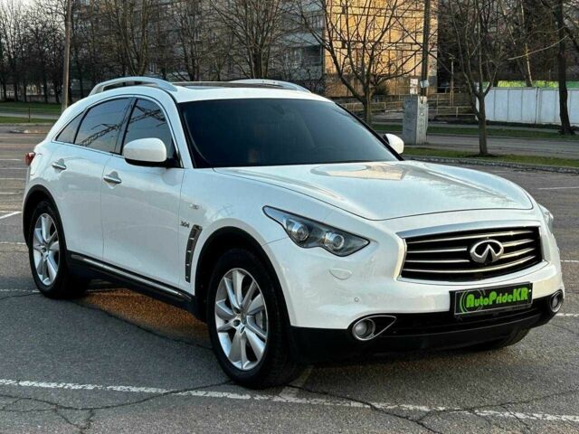 Белый Инфинити QX70, объемом двигателя 3 л и пробегом 156 тыс. км за 26999 $, фото 1 на Automoto.ua