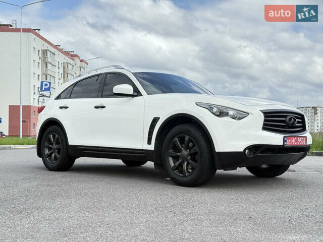 Білий Інфініті QX70, об'ємом двигуна 3.7 л та пробігом 200 тис. км за 15800 $, фото 1 на Automoto.ua
