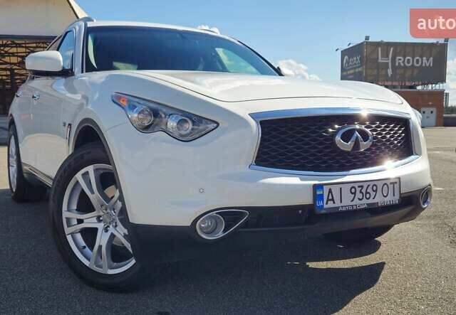 Белый Инфинити QX70, объемом двигателя 3.7 л и пробегом 157 тыс. км за 22500 $, фото 1 на Automoto.ua