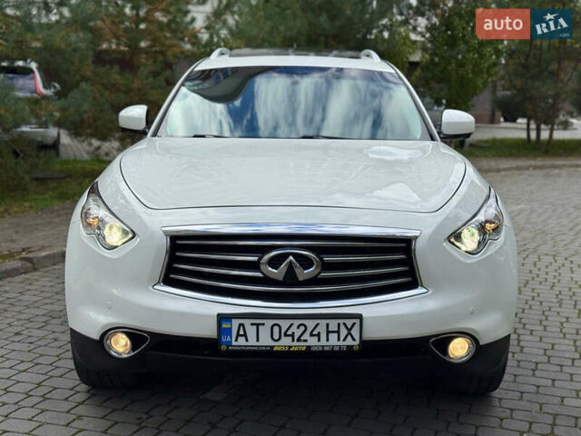 Белый Инфинити QX70, объемом двигателя 3.7 л и пробегом 180 тыс. км за 21777 $, фото 1 на Automoto.ua