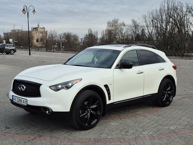 Білий Інфініті QX70, об'ємом двигуна 3.7 л та пробігом 99 тис. км за 21900 $, фото 1 на Automoto.ua
