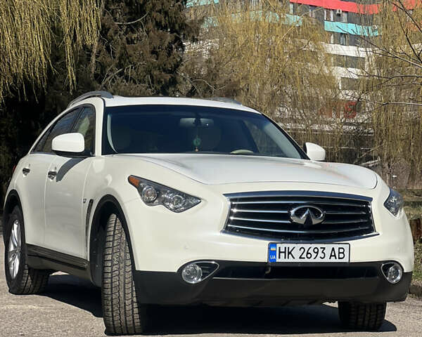 Белый Инфинити QX70, объемом двигателя 3.7 л и пробегом 88 тыс. км за 20900 $, фото 1 на Automoto.ua