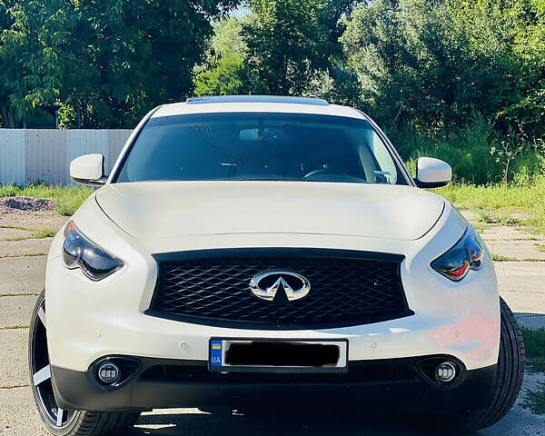 Білий Інфініті QX70, об'ємом двигуна 3.7 л та пробігом 155 тис. км за 23500 $, фото 1 на Automoto.ua