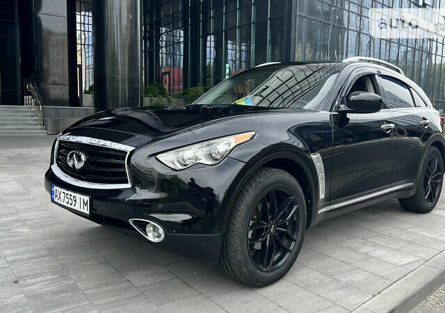 Черный Инфинити QX70, объемом двигателя 3.7 л и пробегом 170 тыс. км за 16500 $, фото 1 на Automoto.ua